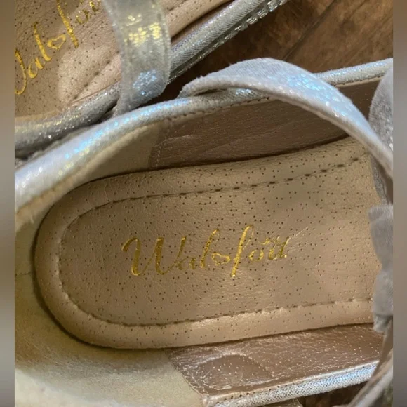 Sparkly Diamond Toddler Girls Dress Shoes: Size 8 - Picture 2 of 7